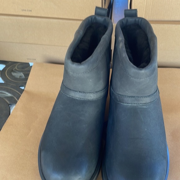 Ugg Women’s Classic Leather Mini Waterproof Boot - Picture 2 of 6